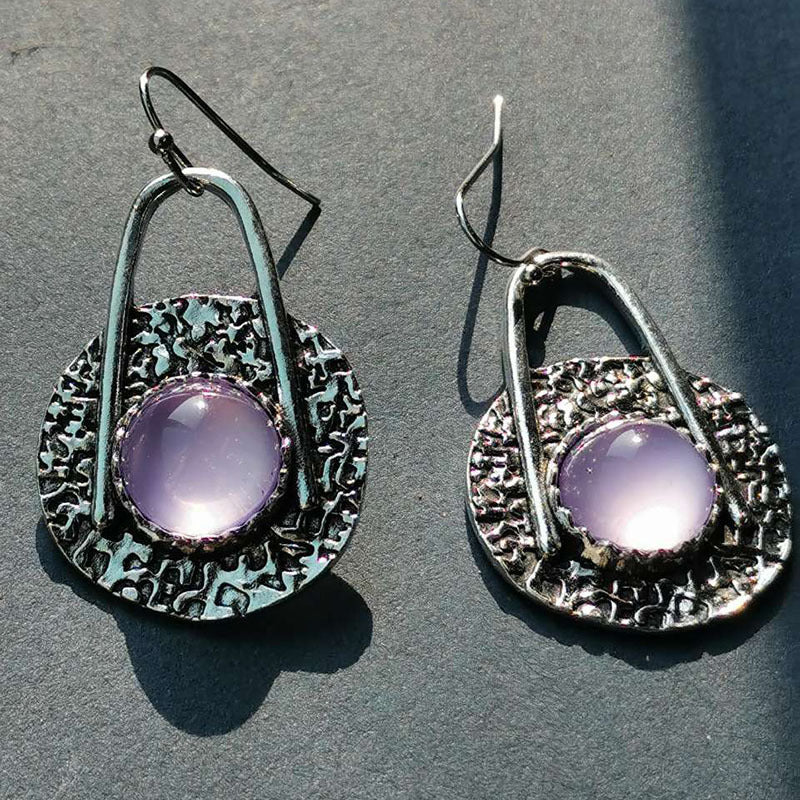Elegante Boho-Ohrringe mit leuchtenden lilafarbenen Steinen aus Sterlingsilber