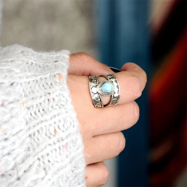 Eleganter Offener Ring mit Türkis Tropfen Design