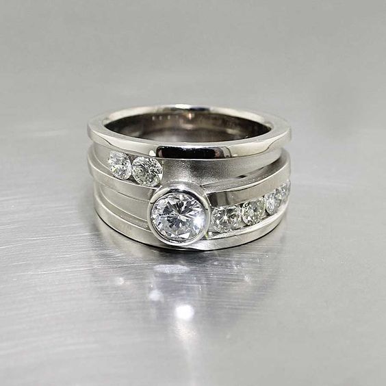 Eleganter geschichteter Glasring in stilvollem Design