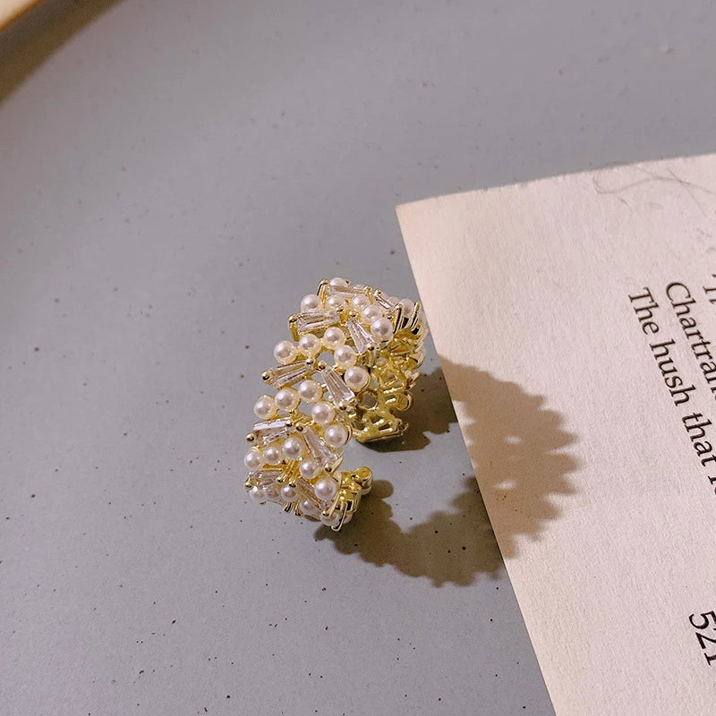 Eleganter Goldring mit luxuriösen Perlen