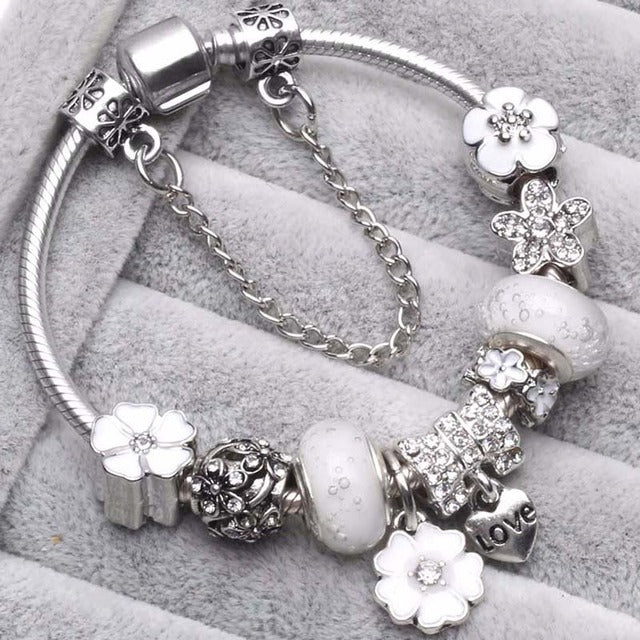 Elegante graue Vintage-Silberarmbänder für einen zeitlosen Look