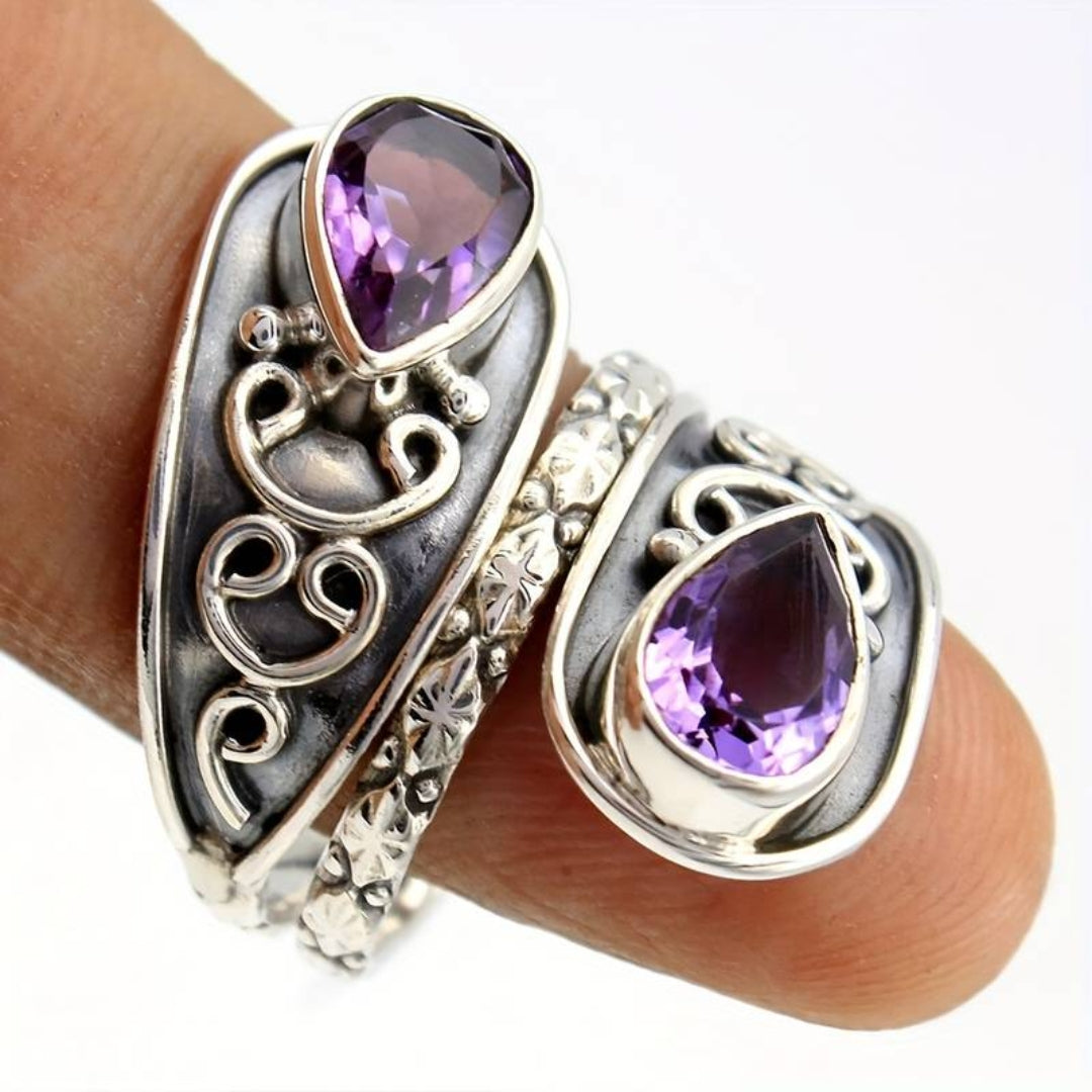 Eleganter Vintage-Ring mit lila, plattierten Kristallen aus Silber