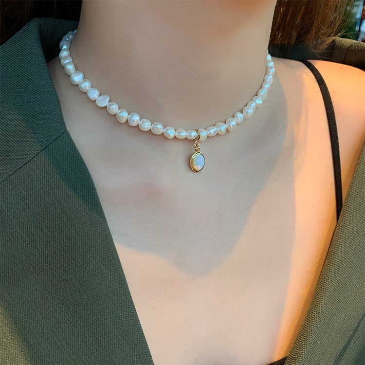 Eleganter Anhänger mit Mondsteinperlen
