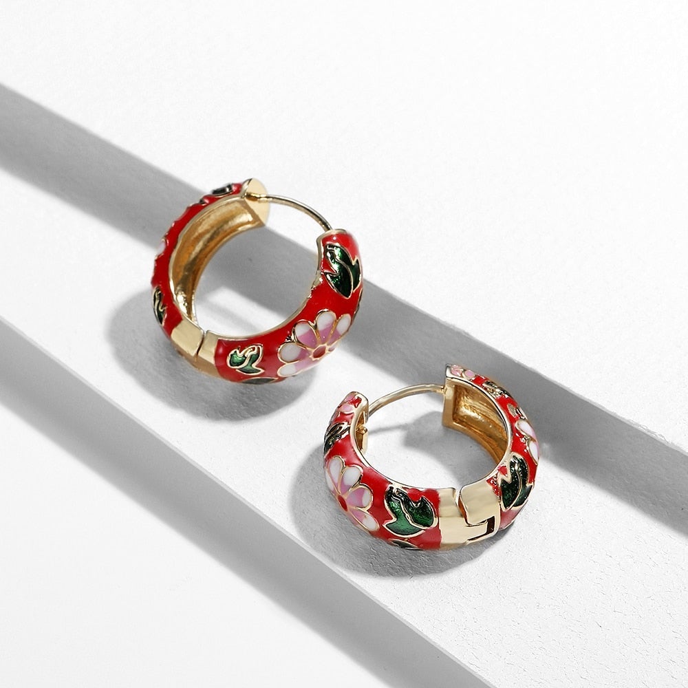 Elegante Blumenschmuck-Ohrringe für einen Hauch von Glamour