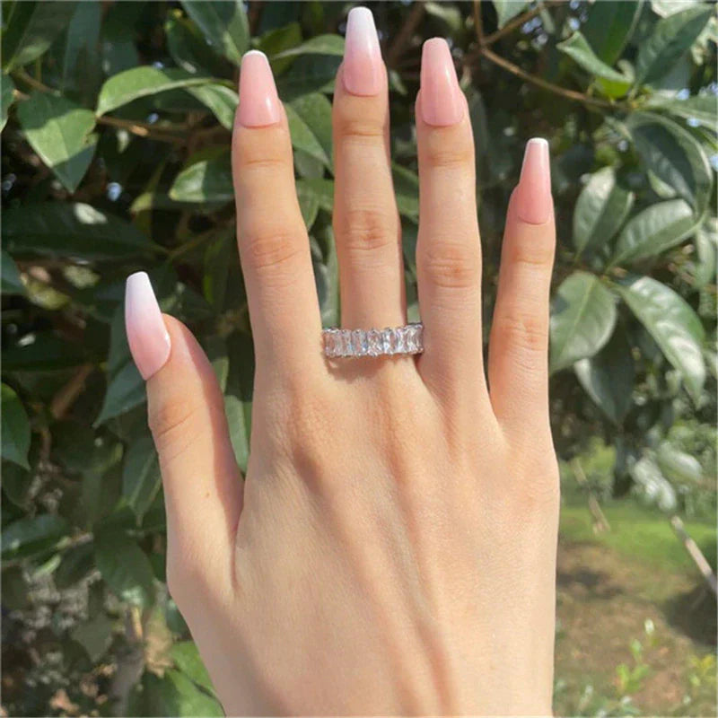Eleganter Zirkonia-Ring in edlem Gold und Silber