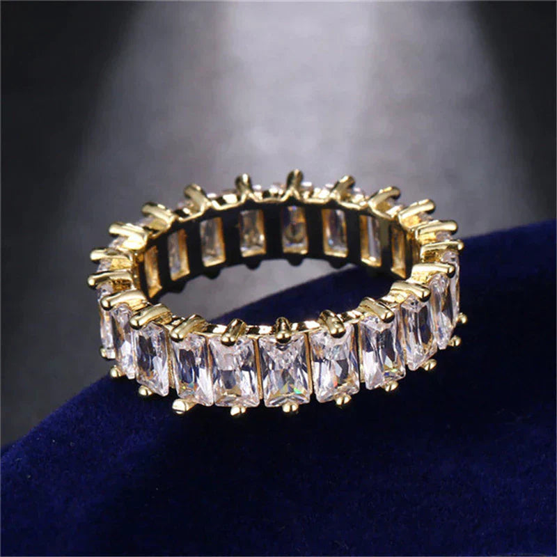 Eleganter Zirkonia-Ring in edlem Gold und Silber