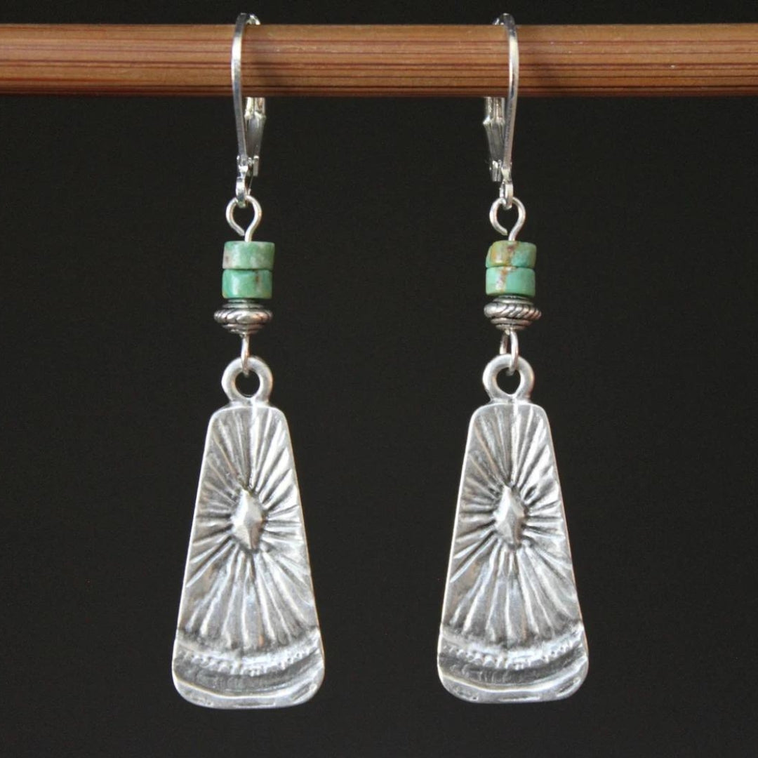 Elegante goldene Boho Maya Ohrringe