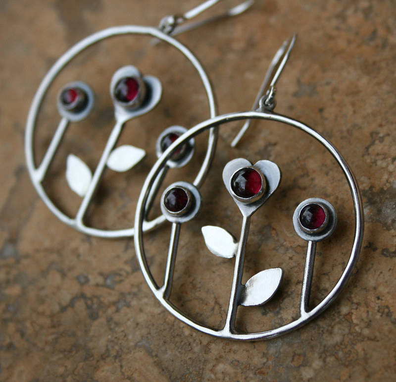 Stilvolle Vintage Rote Blumen Ohrringe