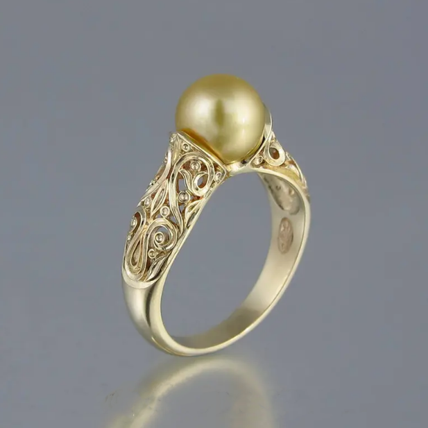 Eleganter Vintage-Perlenring in Gold-Optik