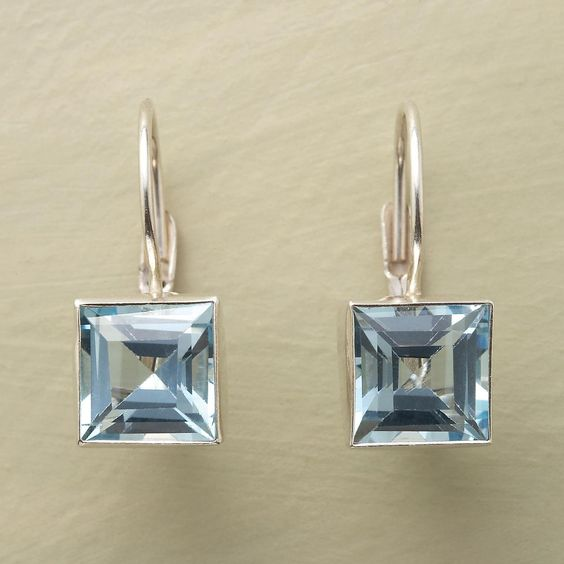 Fascinating Vintage Earrings made of sparkling blue glass