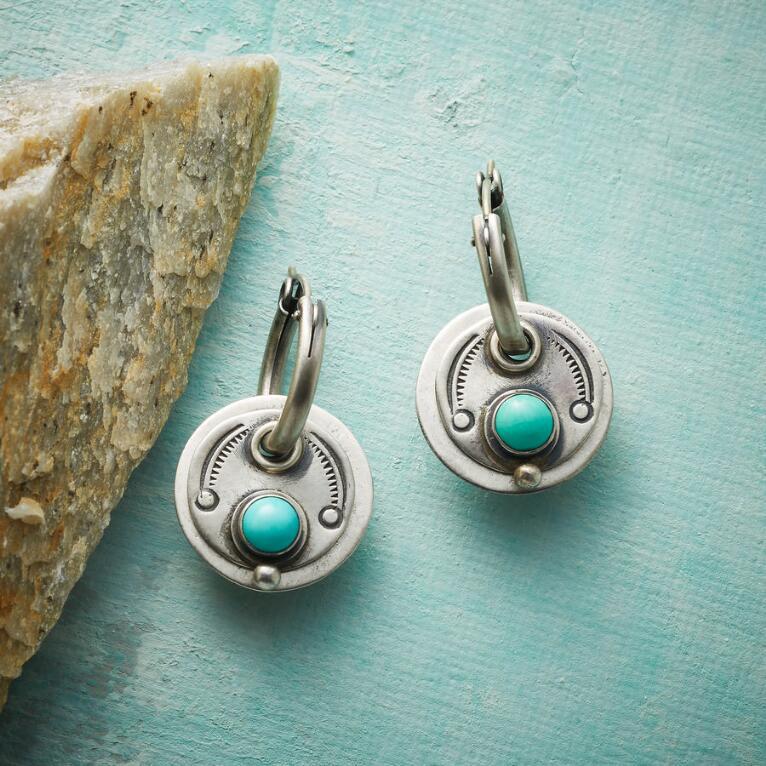 Fascinating Boho Earrings with Radiant Turquoise Stones in Elegant Silver