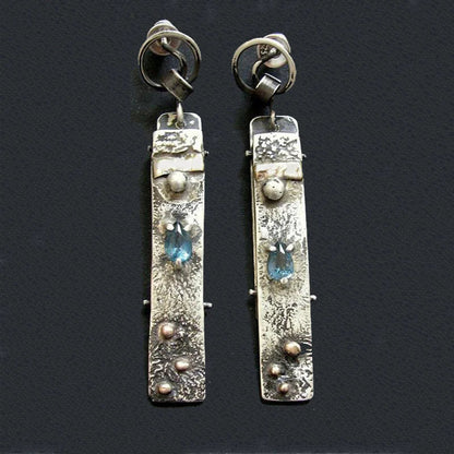 Elegante, handgefertigte Ohrringe aus edlem Blaustein