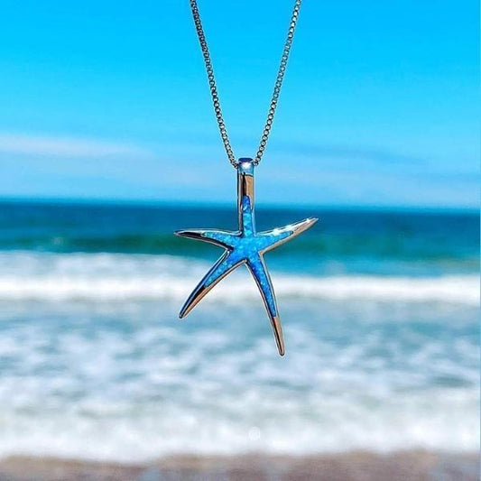Elegante Halskette mit blauem Opal und silbernem Seestern-Anhänger