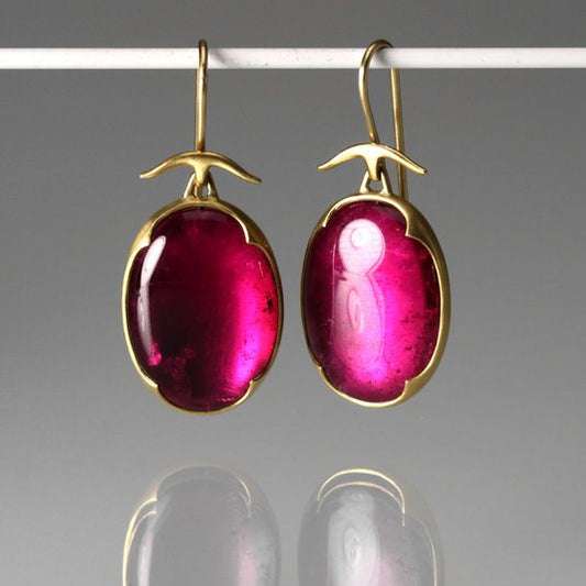 Elegante Vintage Goldohrringe mit strahlendem rosa Kristall