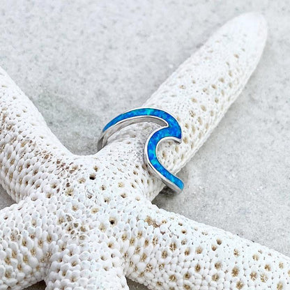 Eleganter Opal- und Silberring im Stil der Meereswellen