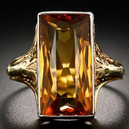Fesselnder Ring aus leuchtend orangefarbenem Glas