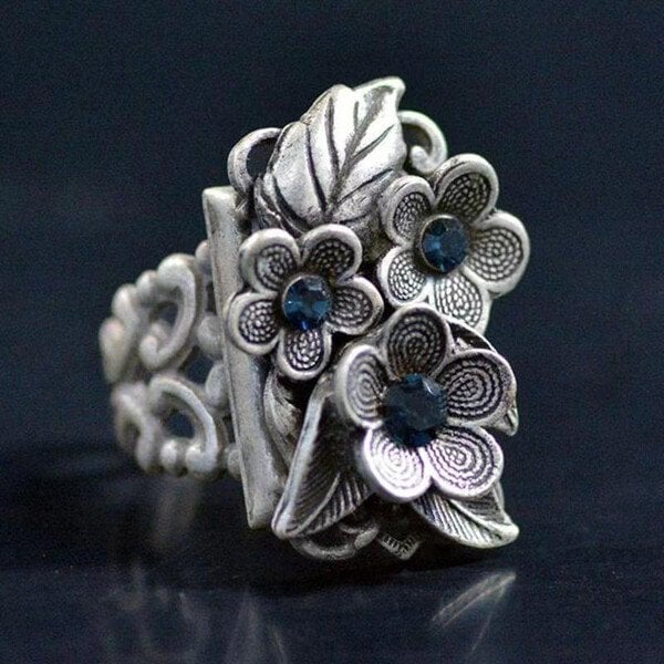 Blühender Saphir-Ring