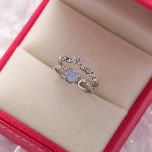 Eleganter verstellbarer Silberring mit strahlendem Blaustein und funkelnden Zirkonia