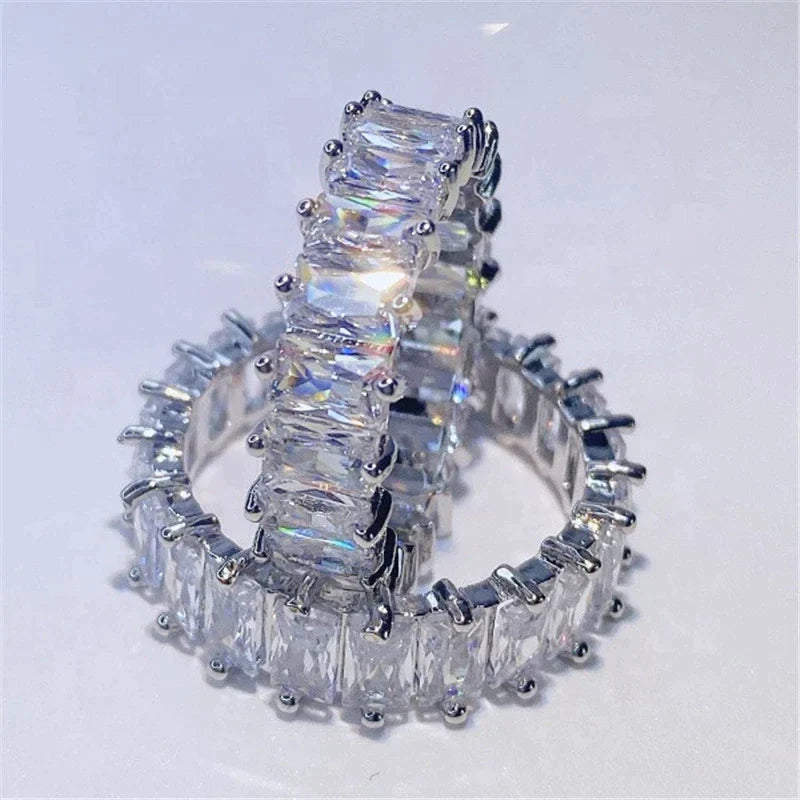 Eleganter Zirkonia-Ring in edlem Gold und Silber