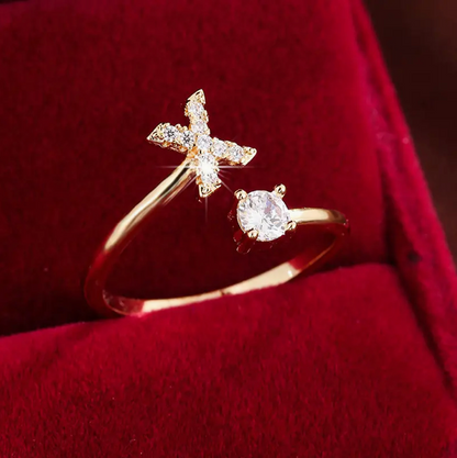 Schmuckstück aus Gold und Silber: Eleganter Diamanten-Buchstabenring