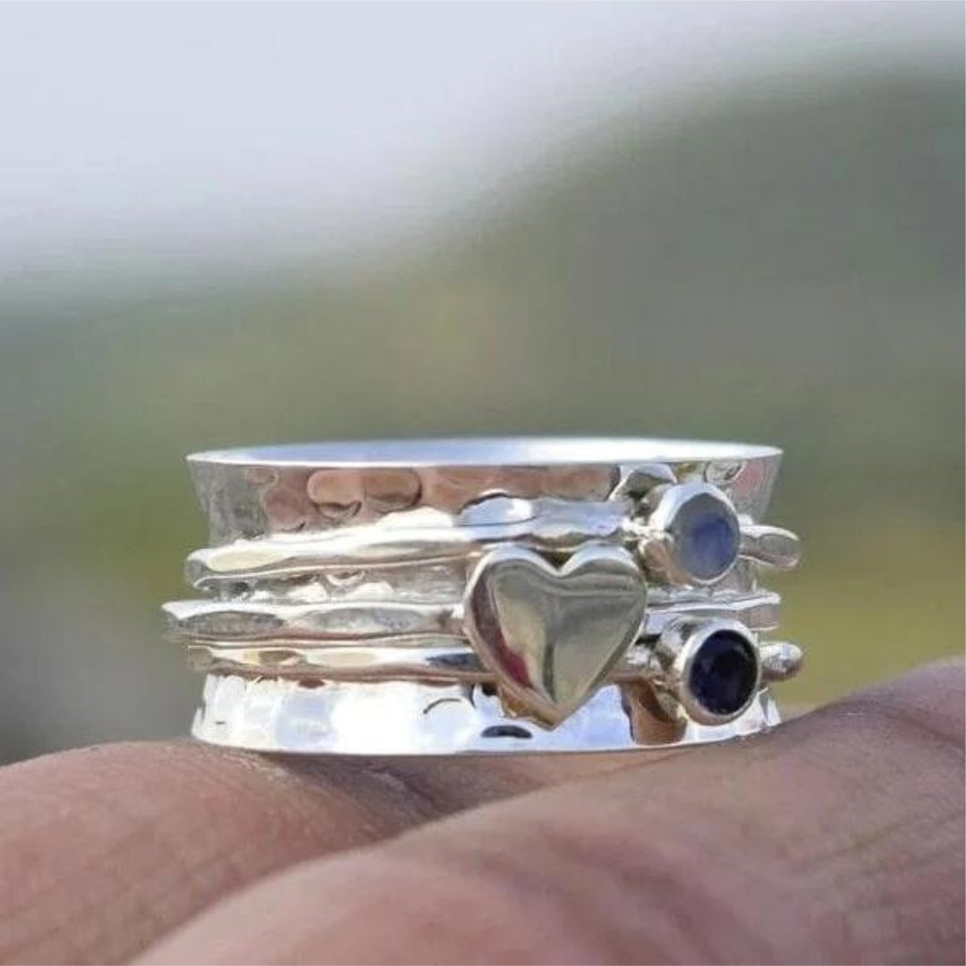Herz Spinner Ring: Ein Hauch von Eleganz und Liebe