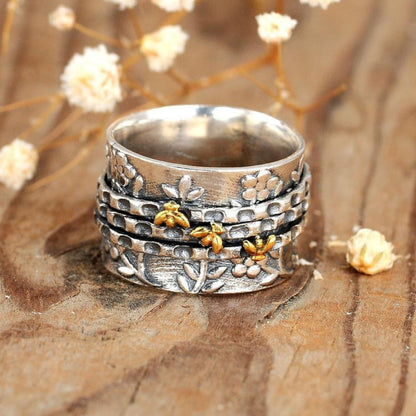 Zarter Ring mit Bienenblüten-Design