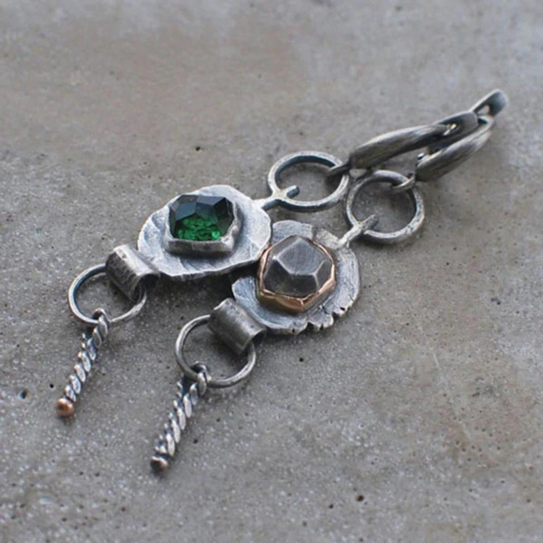 Elegante zweifarbige Boho-Ohrringe mit funkelnden Zirkonen in edlem Silber