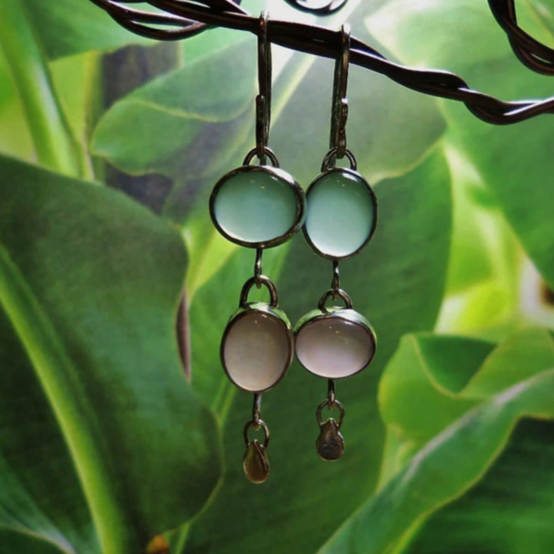 Elegante Boho-Silberohrringe mit funkelnden Kristallen