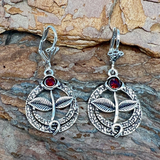 Elegante Vintage-Ohrringe mit glänzendem Naturkristall in edlem Silber