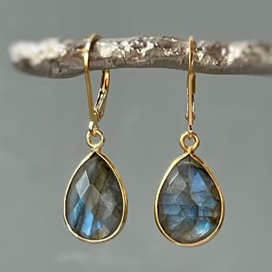 Elegante Vintage-Ohrringe mit blauen Kristalltropfen