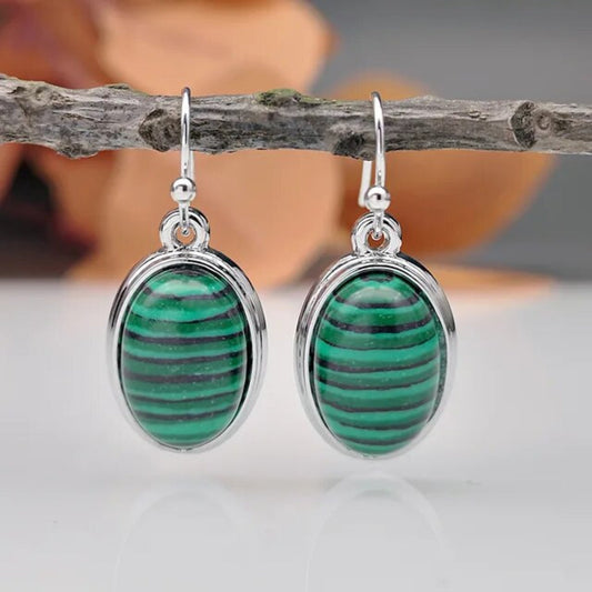 Stilvolle Vintage-Chrysalis-Ohrringe in einem eleganten Grünton