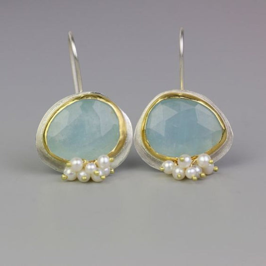 Elegante Vintage Hellblaue Steinohrringe für einen Hauch von Nostalgie