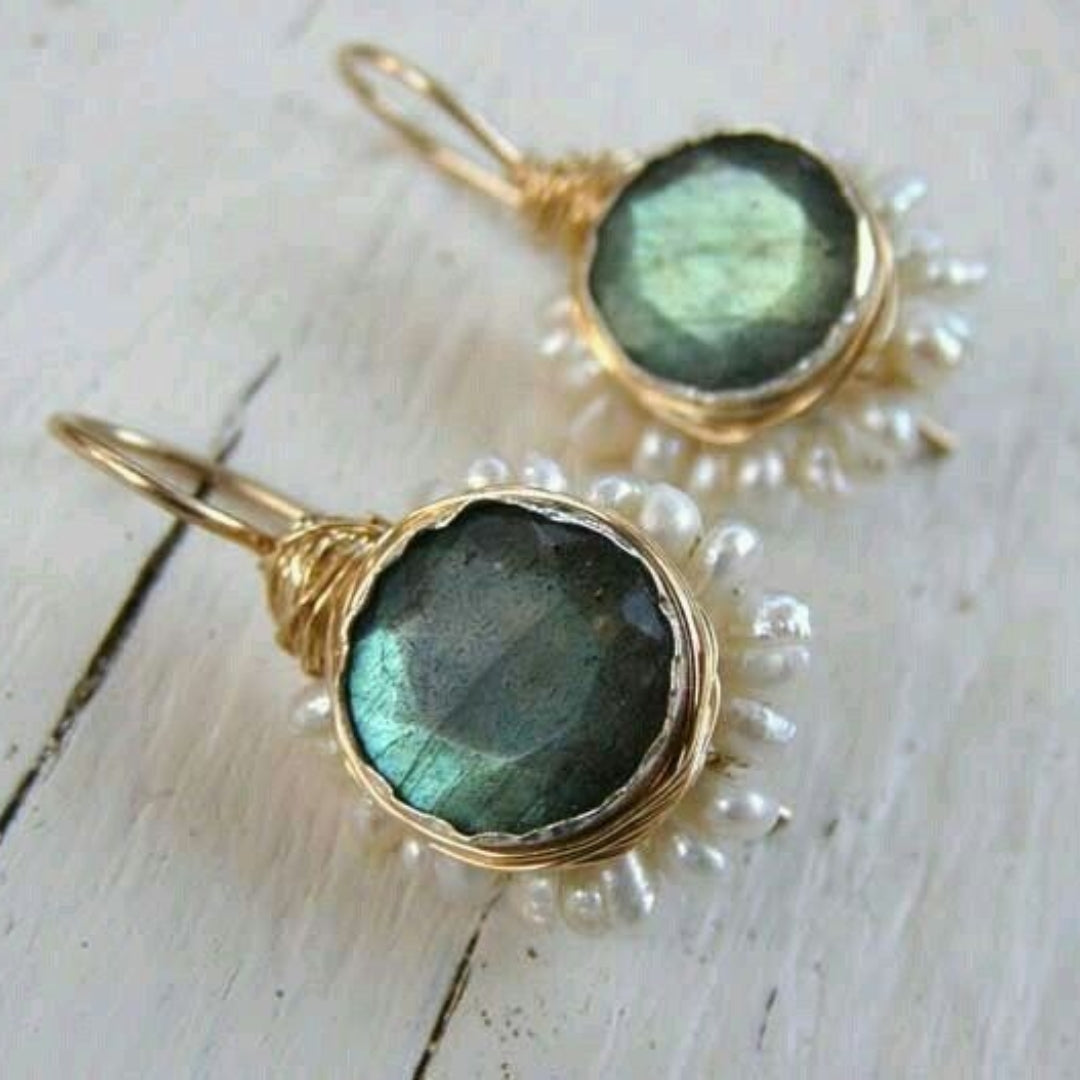 Elegante Vintage Goldohrringe mit grünem Stein