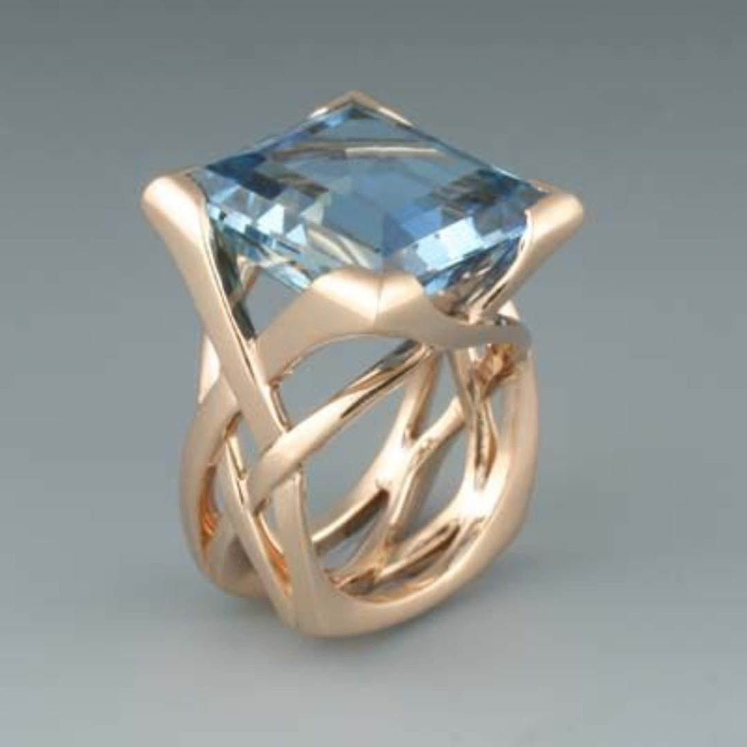 Elegantes Vintage-Ring-Set aus Roségold mit blauen Zirkonia-Steinen
