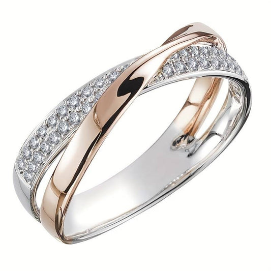 Faszinierender gewundener Ring mit funkelndem Strassstein