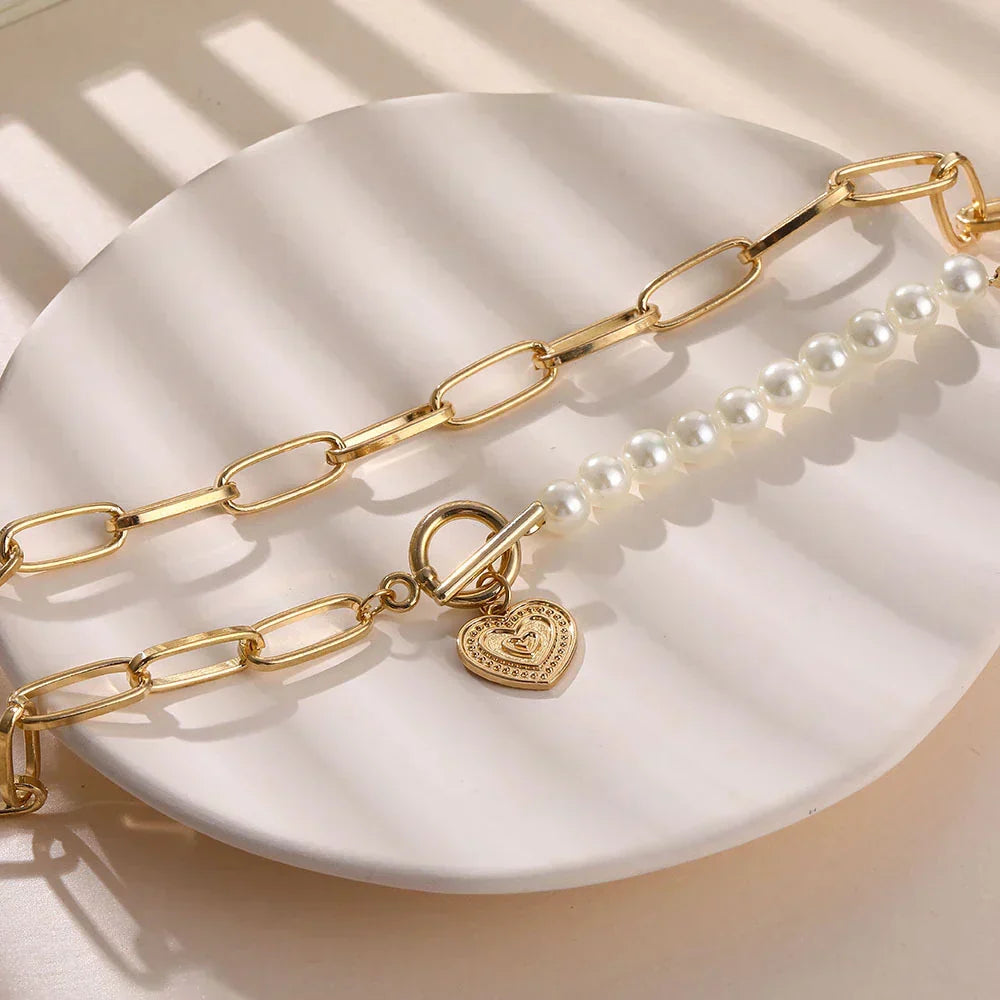 Eleganter Herzanhänger mit Perlen in edlem Golddesign