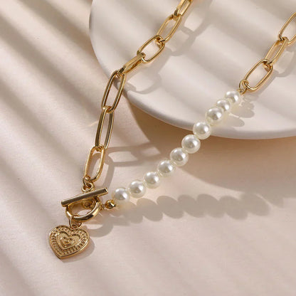 Eleganter Herzanhänger mit Perlen in edlem Golddesign