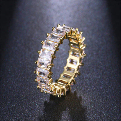 Eleganter Zirkonia-Ring in edlem Gold und Silber
