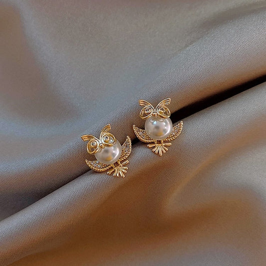 Elegante goldene Eulenohrringe für einen Hauch von Glamour