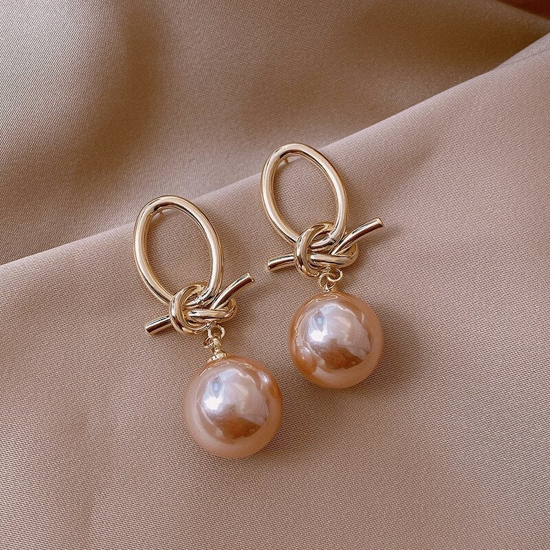 Elegante Goldohrringe mit Perlenschleifen