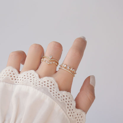 Eleganter Goldring mit verstellbarem Zirkonia-Design