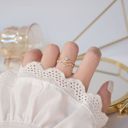 Eleganter Goldring mit verstellbarem Zirkonia-Design