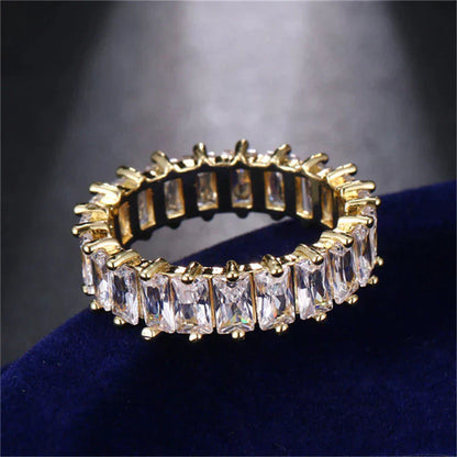 Eleganter Zirkonia-Ring in edlem Gold und Silber