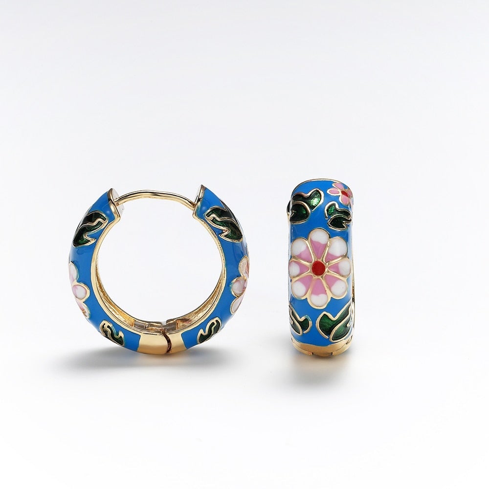 Elegante Blumenschmuck-Ohrringe für einen Hauch von Glamour