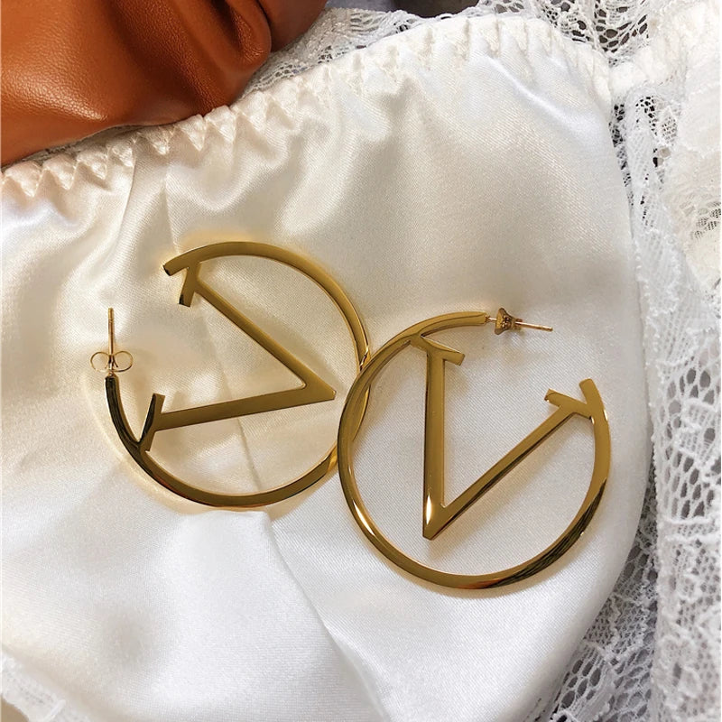 Stylische Gold Punk Ohrringe für einen mutigen Look