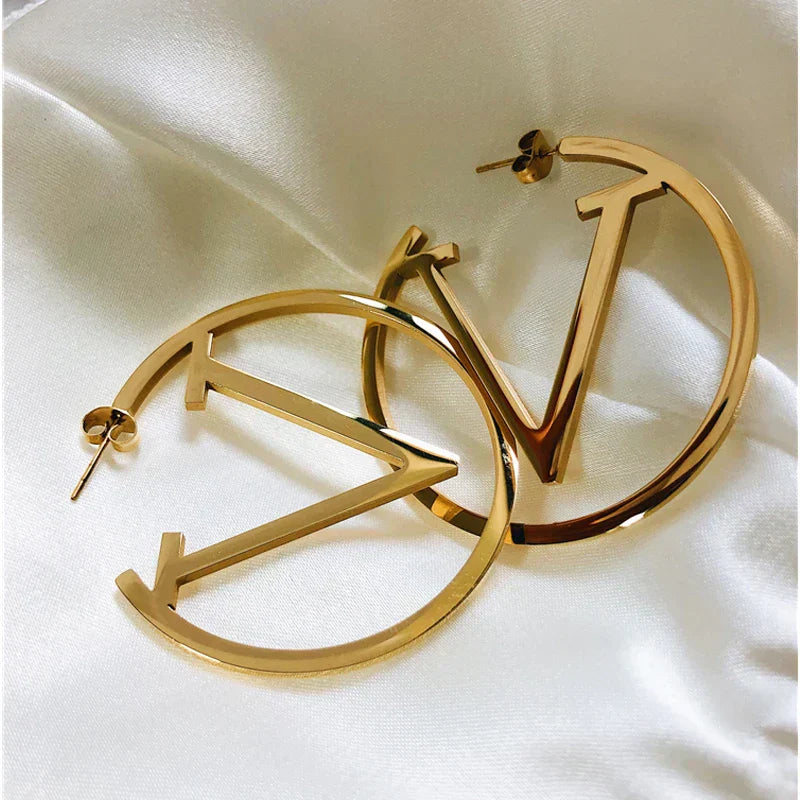 Stylische Gold Punk Ohrringe für einen mutigen Look