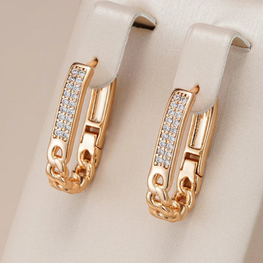 Glamouröse goldene Ohrringe mit funkelnden Zirkonia-Ketten