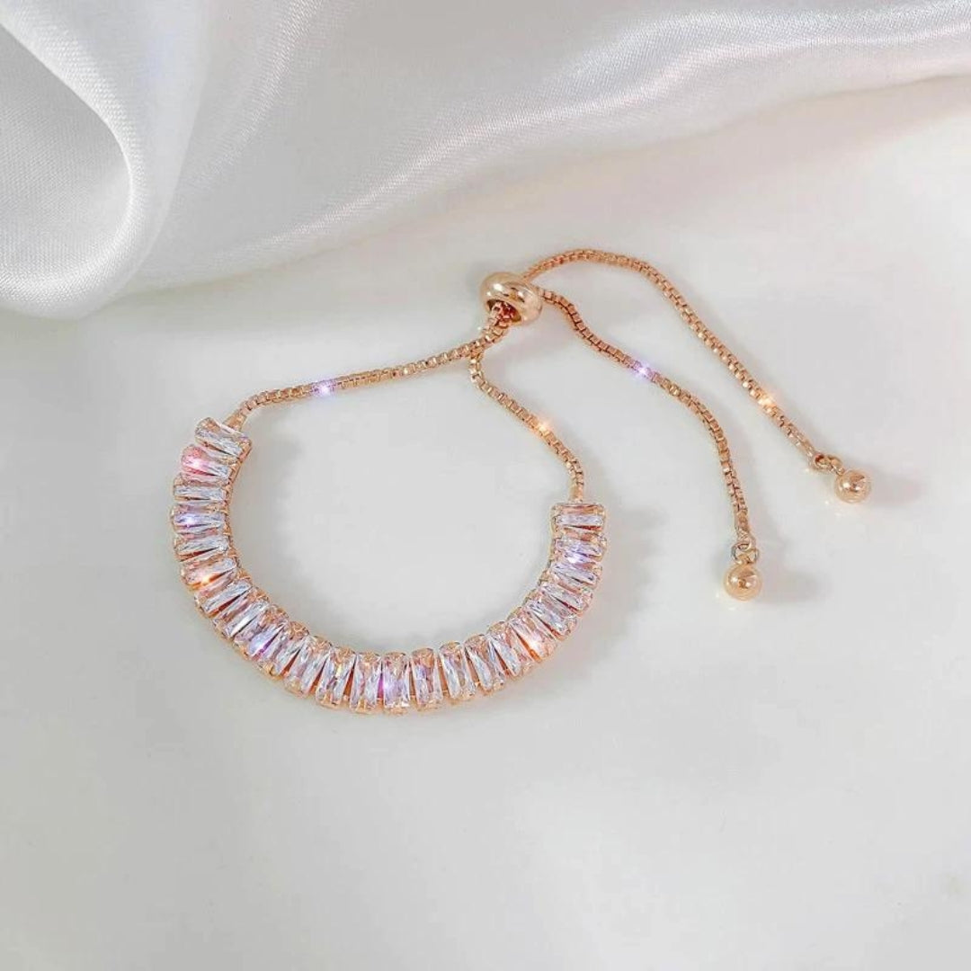 Elegantes verstellbares Armband aus funkelndem Zirkonia in Gold und Silber