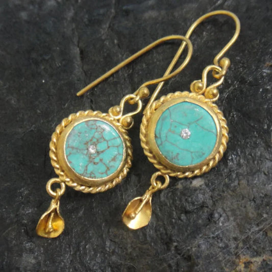Elegante Vintage-Goldohrringe mit strahlendem Türkisstein