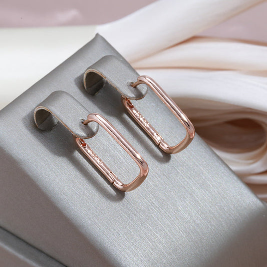 Stylische Goldohrringe mit strahlenden Zirkonia-Steinen